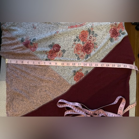 Maurice’s  Multi Colour Floral Print Light Knit Sweater Size Large - Picture 8 of 9